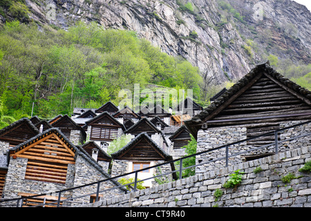 Wirtschaftlicher Not und eine unhaltbare Bevölkerung wanderte viele Bauern in Brontallo, Val Bavana, USA, in der Nähe von Locarno, Schweiz Stockfoto