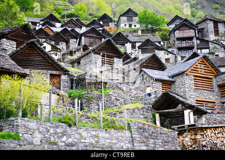 Wirtschaftlicher Not und eine unhaltbare Bevölkerung wanderte viele Bauern in Brontallo, Val Bavana, USA, in der Nähe von Locarno, Schweiz Stockfoto