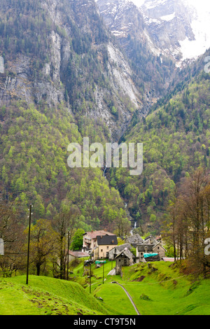 Die größten Industrien des Tals nach Tourismus sind Stein, Steinbrüche, Castra Cerentina, Valle di Campo, in der Nähe von Locarno, Schweiz Stockfoto