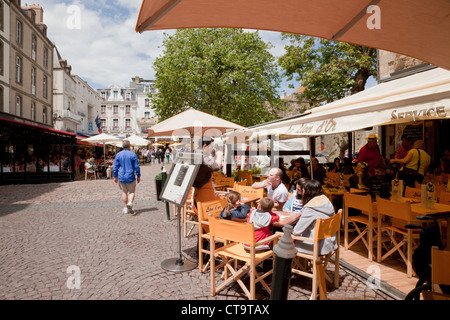 Restaurants Place Chateaubriand, Saint Malo, Bretagne, Frankreich Stockfoto