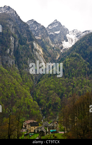 Die größten Industrien des Tals nach Tourismus sind Stein, Steinbrüche, Castra Cerentina, Valle di Campo, in der Nähe von Locarno, Schweiz Stockfoto