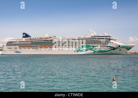 Norwegian Jade Kreuzfahrt Schiff vertäut am Kai, Katakolon, Griechenland Stockfoto