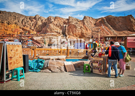 Im Nahen Osten. Ägypten. Sharm El Sheikh. Touristen im lokalen Markt. Stockfoto