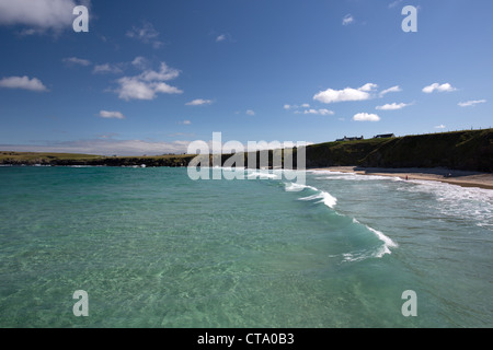 Isle of Lewis, Schottland. Malerische Aussicht auf den Strand am Hafen Nis im Norden von Lewis. Stockfoto