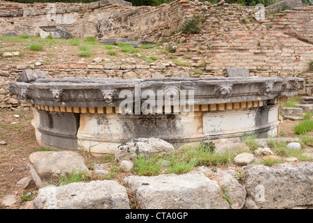 Eine steinerne Ausstellung in Nymphaion auch bekannt als Nymphäum des Herodes Atticus, Olympia, Griechenland Stockfoto