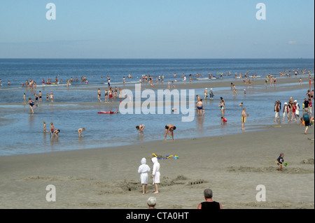 St. Peter-Ording, Urlauber am Strand Stockfoto