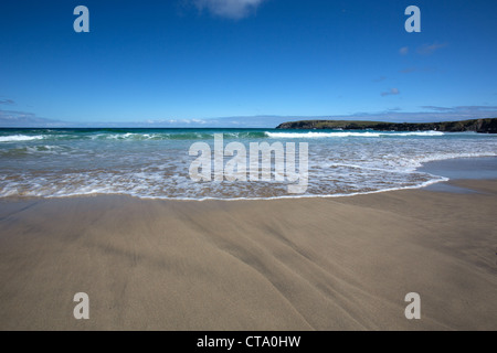 Isle of Lewis, Schottland. Malerische Aussicht auf den Strand am Hafen Nis im Norden von Lewis. Stockfoto