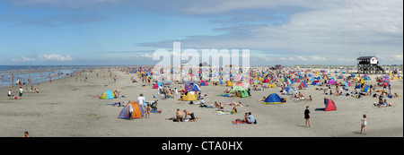 St. Peter-Ording, Urlauber am Strand Stockfoto