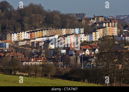 Reihen von bunten Hang Gehäuse im Winter in Bristol UK Stockfoto