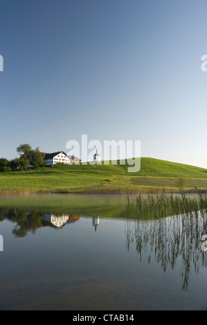 Blick über den See Hegratsried chapel Royal, Halblech, Allgäu, Bayern, Deutschland Stockfoto