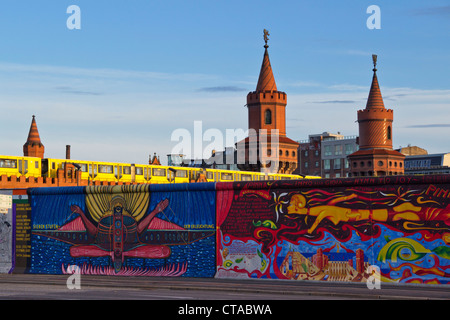 Berliner Mauer-Wandbild, East Side Gallery, Berlin, Deutschland, Europa Stockfoto
