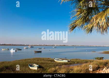 Mündung des Rio Tinto vor Palos De La Frontera, Provinz Huelva, Andalusien, Südspanien. Stockfoto