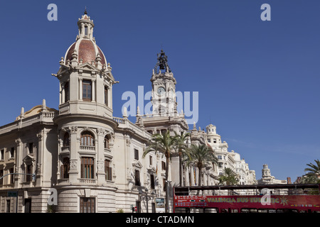 Rathaus am Plaza del Ayuntamiento Platz im Sonnenlicht, Valencia, Spanien, Europa Stockfoto