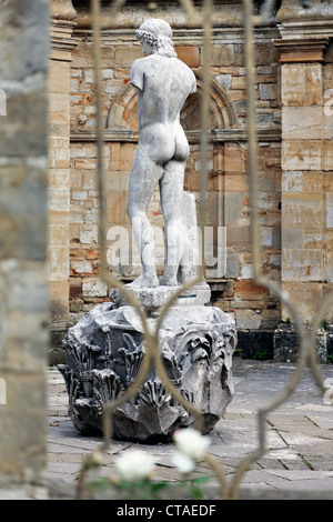 Statue in der großzügig von Hever Castle Stockfoto