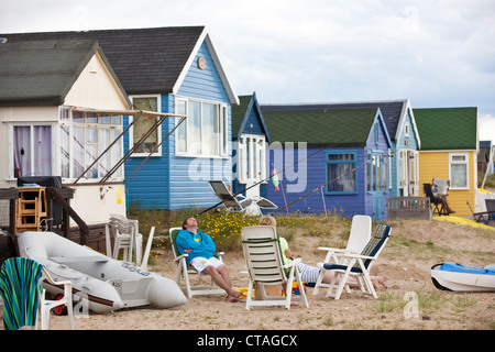 Strandhütten auf Mudeford Sandbank, Hengistbury Kopf, Christchurch, Dorset, England, UK Stockfoto