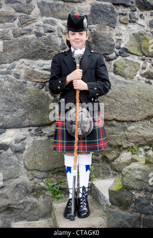 Junge weibliche Tambourmajor Lana Gibson von der großen Sinclair Memorial Pipe Band aus Hennef, Nordirland Stockfoto