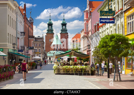 Gniezno - Altstadt, Tumska Straße mit Blick auf die Kathedrale, Polen Stockfoto