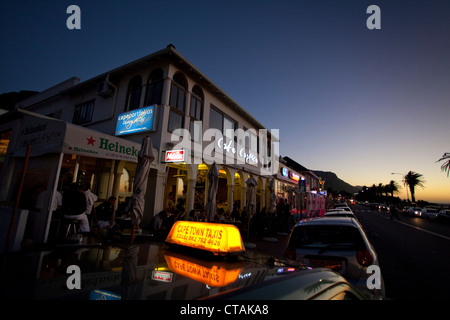 Nachtleben auf Victoria Road in Camps Bay, Kapstadt, Western Cape, South Africa, RSA, Afrika Stockfoto