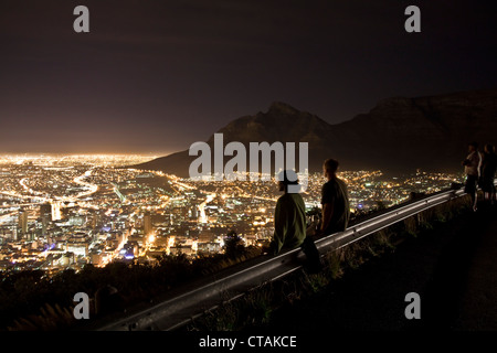 Blick vom Signal Hill auf und Table Mountain, Cape Town, Western Cape, Südafrika Stockfoto