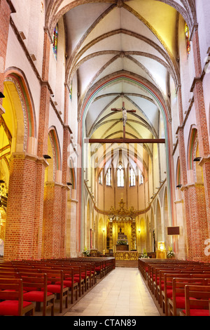 Gniezno - Kathedrale, Hauptschiff, in die Ferne Reliquie von St. Adalbert, Polen, Europa Stockfoto