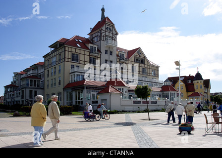 Grenzziehung, Appartementhaus Meeresblick Stockfoto