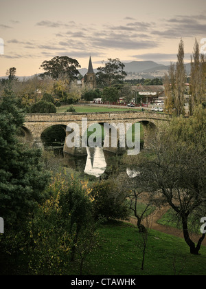 Richmond Bridge und St. Johann Kirche, älteste Brücke von Australien, gebaut von Sträflingen, Tasmanien, Australien Stockfoto