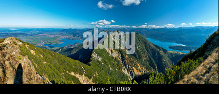 Blick vom Mount Herzogstand über Walchensee und Bayerische Alpen, Oberbayern, Deutschland Stockfoto