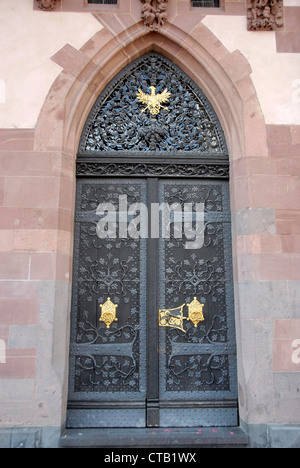 Tür im Rathaus eingerichtet. oder Rathaus auf Remerberg Plaza oder Römer Platz, auch als Marktplatz in Frankfurt Am Main Stockfoto