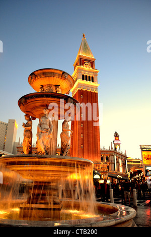 Das Venetian in Las Vegas bei Sonnenuntergang aufgenommen. Stockfoto