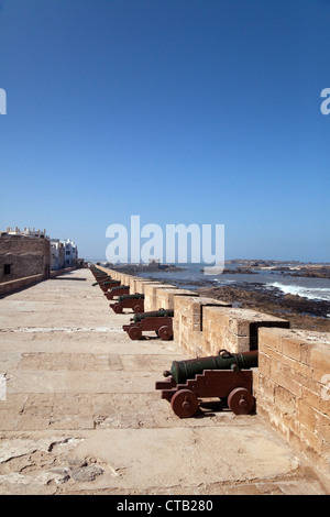 Kanone auf der alten Festung Wällen (Skala), Essaouira, Marokko Afrika Stockfoto