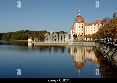 Schloss Moritzburg (Deutsch: Schloss Moritzburg) ist ein Barockschloss in Moritzburg, im deutschen Bundesland Sachsen, Stockfoto