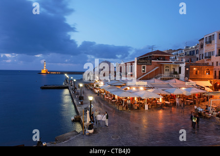 Restaurants, türkische Moschee Yiali Tzami, venezianischen Hafen, Chania, Kreta, Griechenland Stockfoto