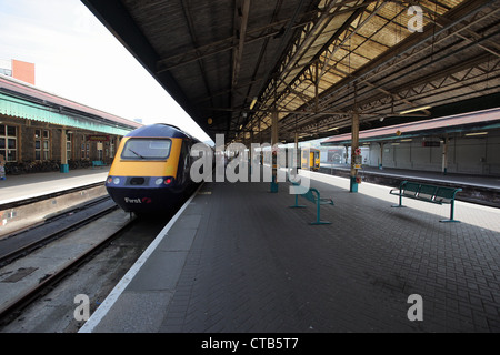 Ein HST 125 InterCity British Rail, die ersten großen westlichen London nach Swansea Zug Ankunft am Bahnhof von Swansea, Südwales Stockfoto