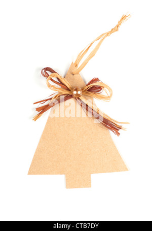 Weihnachtskarte mit Weihnachtsbaum-Label auf weiß Stockfoto