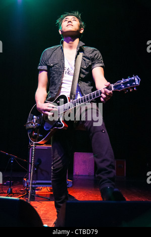 Steven Chen aus dem Airborne Toxic Event die live im LC-Pavillon in Columbus Ohio am 15. Juli 2012 Stockfoto