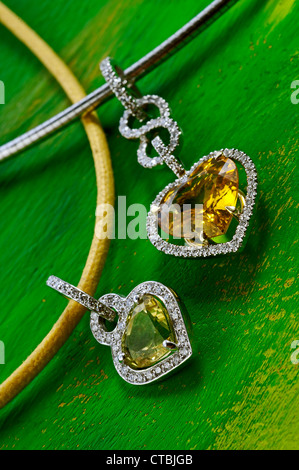 Halskette in Diamant, Herzform Stockfoto