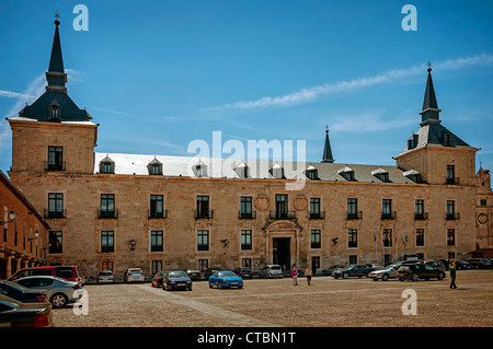 Nationaler Parador de Turismo auf dem Hauptplatz der Stadt Lerma, Provinz Burgos, Kastilien und Leon, Spanien, Europa Stockfoto