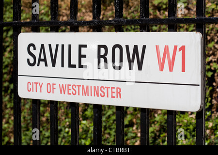 Ein Straßenschild auf Savile Row, London UK Stockfoto
