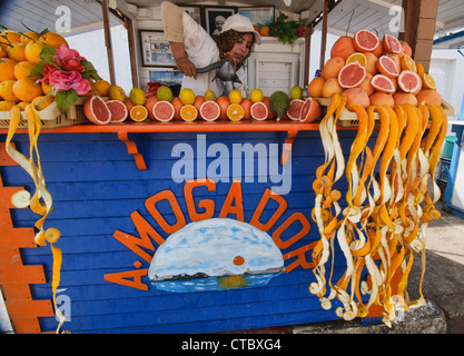 Orangensaft zum Verkauf in Essaouira, Marokko Stockfoto