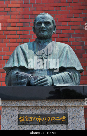 Johannes Paul II.-Statue, Urakami Kathedrale, Nagasaki City, Nagasaki-Präfektur, Kyushu, Japan Stockfoto