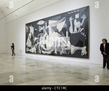 Anti-Krieg Gemälde Guernica von Pablo Picasso hängen im Museo Nacional Centro de Arte Reina Sofía in Madrid Spanien Stockfoto