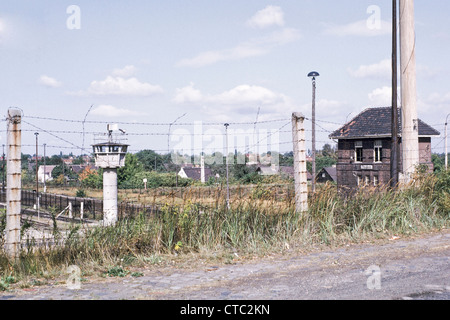 Die Berliner Mauer in Staaken während des Kalten Krieges im Jahr 1975 1975 Stockfoto