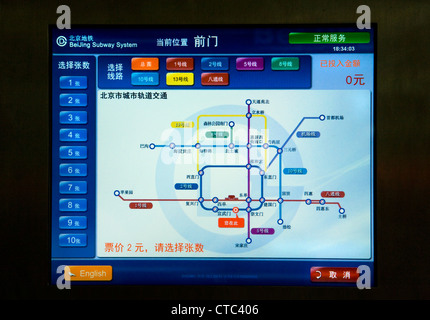 Eine chinesische Info-Bildschirm / Informationen route Karte der Beijing Metro / tube System auf dem Display in eine u-Bahnstation. China Stockfoto