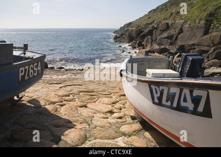 Das kleine Fischerdorf Penberth Bucht, Besitz des national Trust, an der südlichen Küste von Cornwall Stockfoto