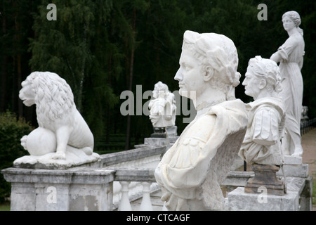 Statuen im antiken römischen Stil im freien Stockfoto