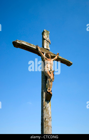 Kreuz am Straßenrand, Indre-et-Loire, Frankreich. Stockfoto