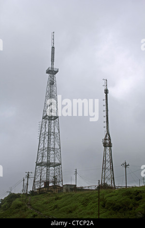 Einen Fernseher empfangen Signalsäule Sinhanghad Pune, Maharashtra, Indien Stockfoto