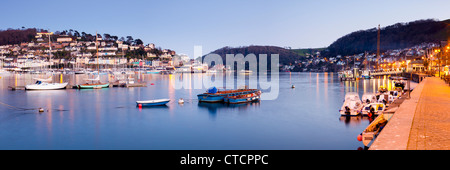 Kai an der Dartmouth Devon in England mit Kingwear im Hintergrund. Stockfoto