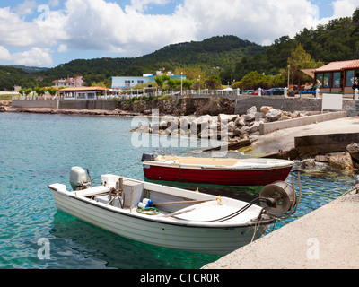 Kleine Boote vertäut am Kamiros Skala andocken, Rhodos Griechenland Stockfoto