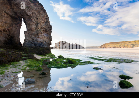 Felsbogen bei Droskyn auf Perranporth Cornwall England UK Stockfoto